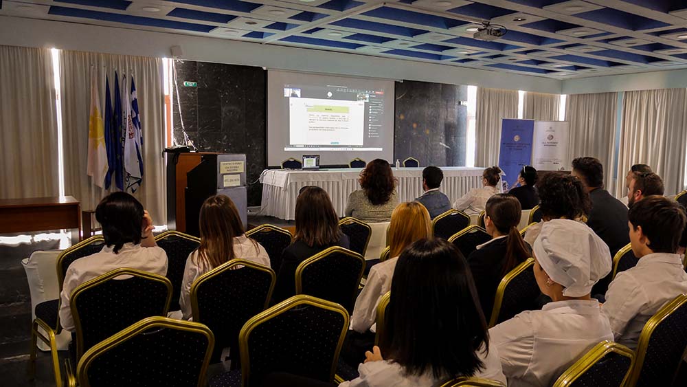 avgaP1200114.jpg