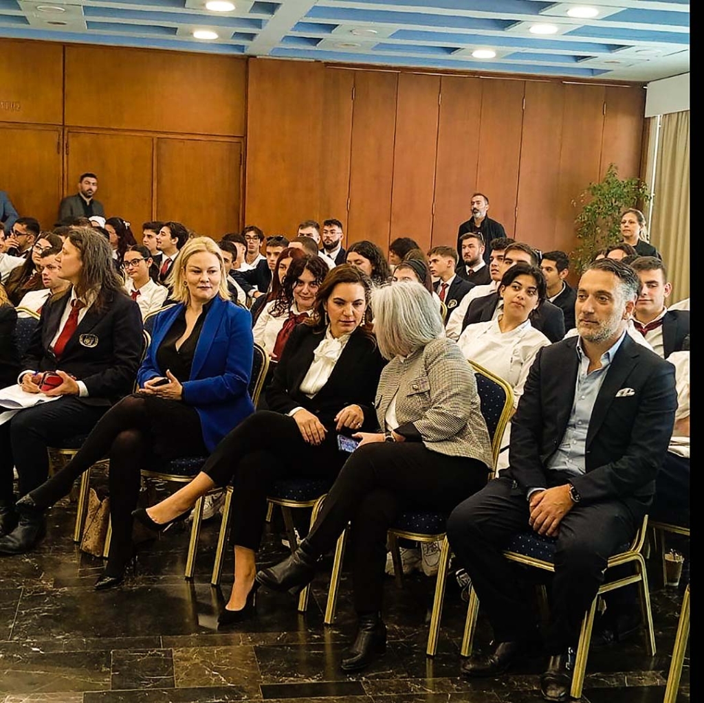 ΔΕΛΤΙΟ ΤΥΠΟΥ: ΕΠΙΣΚΕΨΗ ΤΗΣ ΥΠΟΥΡΓΟΥ ΤΟΥΡΙΣΜΟΥ κας ΟΛΓΑΣ ΚΕΦΑΛΟΓΙΑΝΝΗ  ΣΤΟ ΙΕΚ ΤΟΥΡΙΣΜΟΥ ΜΑΚΕΔΟΝΙΑΣ.